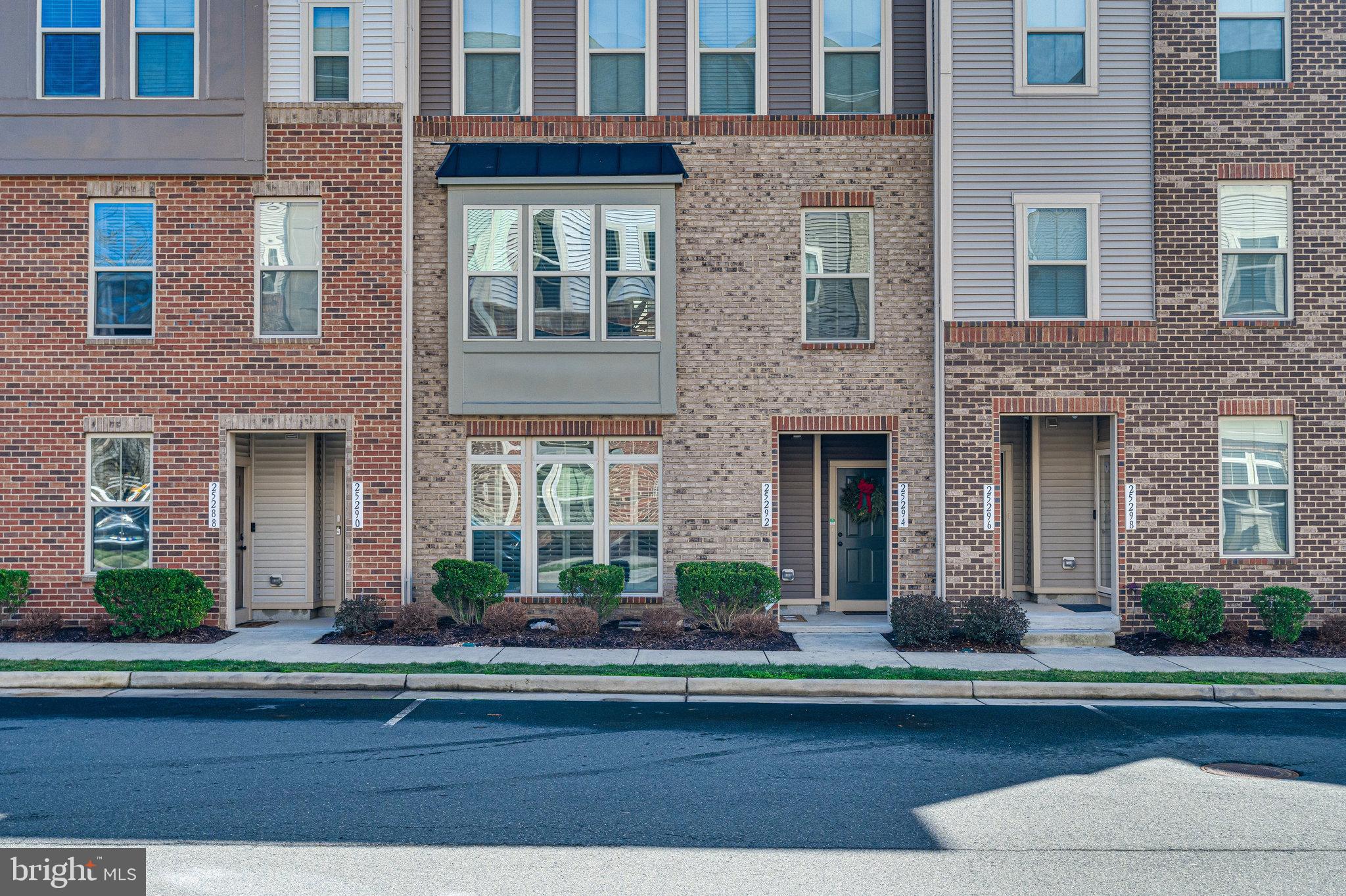 25292 Gray Poplar Ter