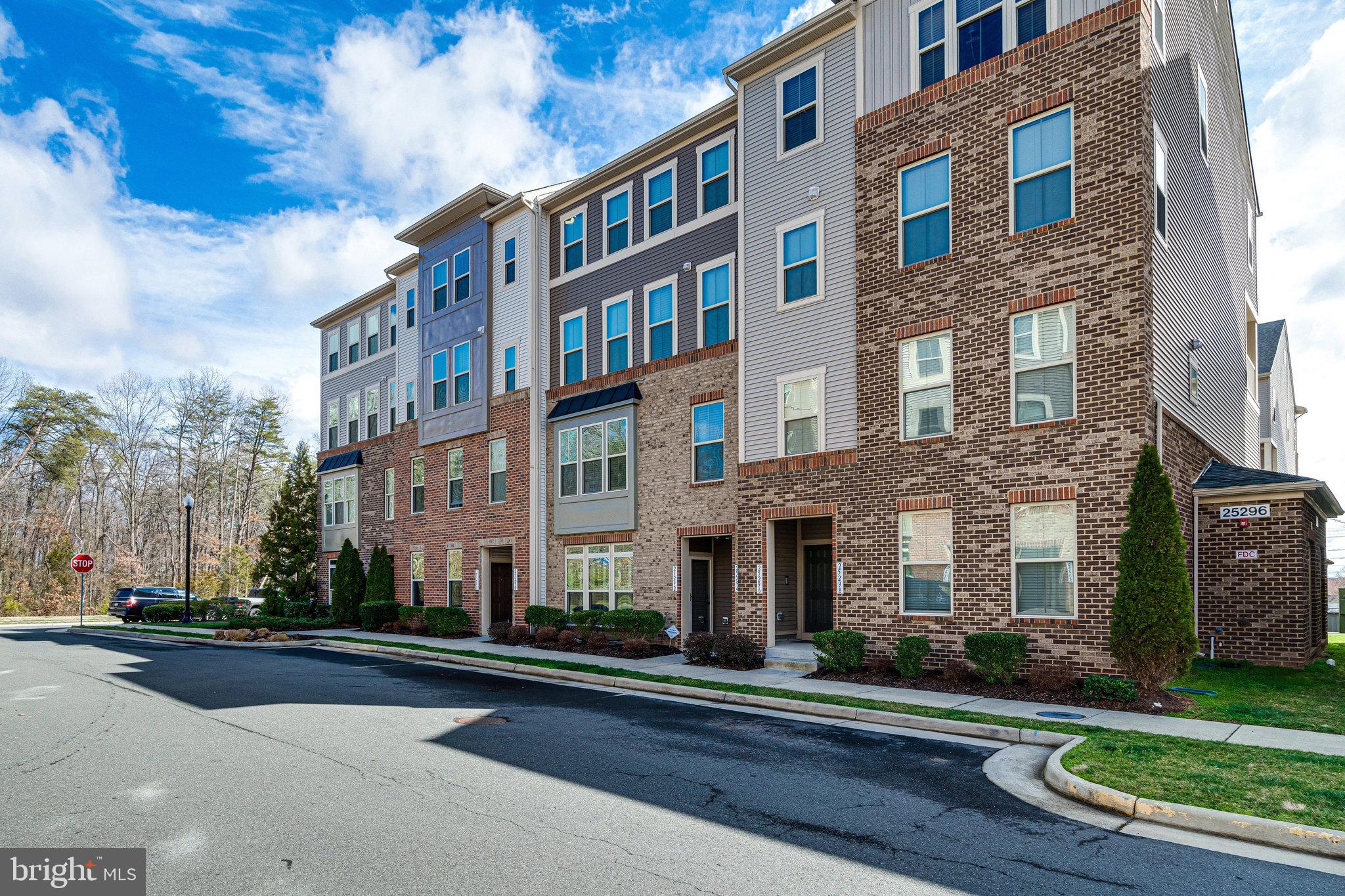 25292 Gray Poplar Ter
