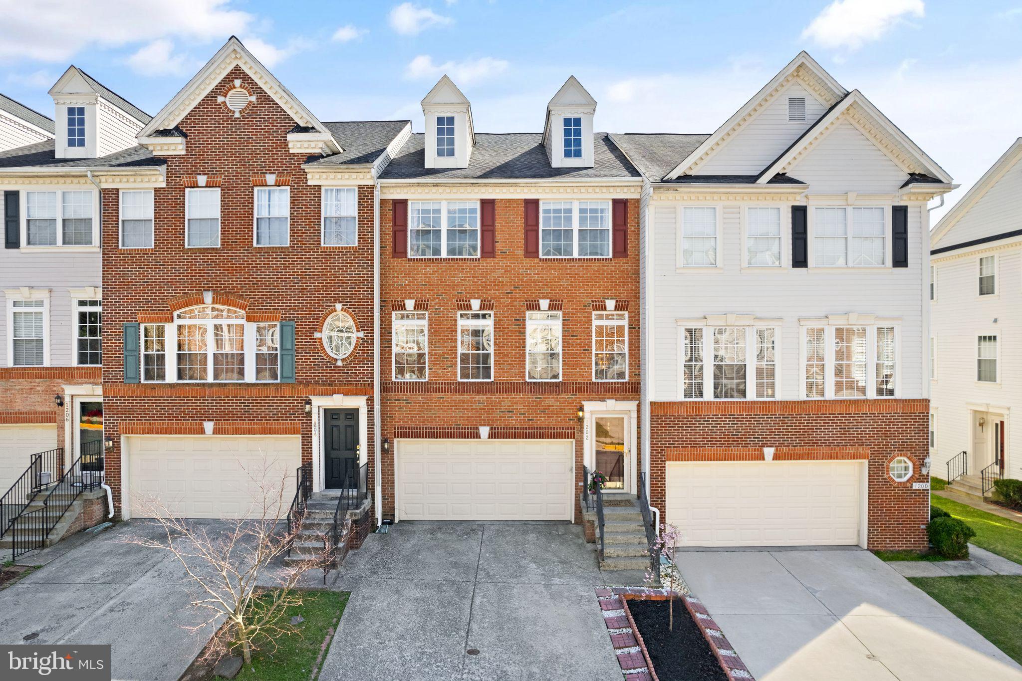 1202 Cambria Ter NE