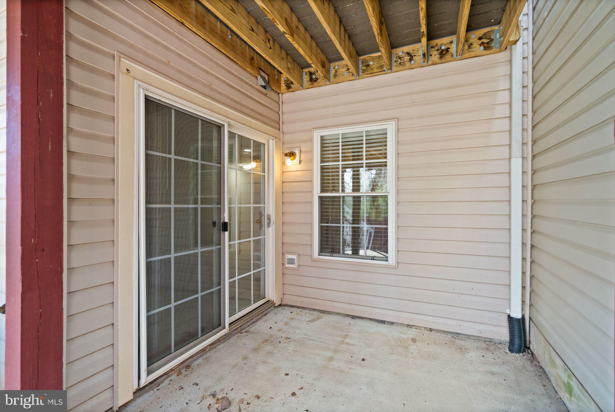 1202 Cambria Ter NE