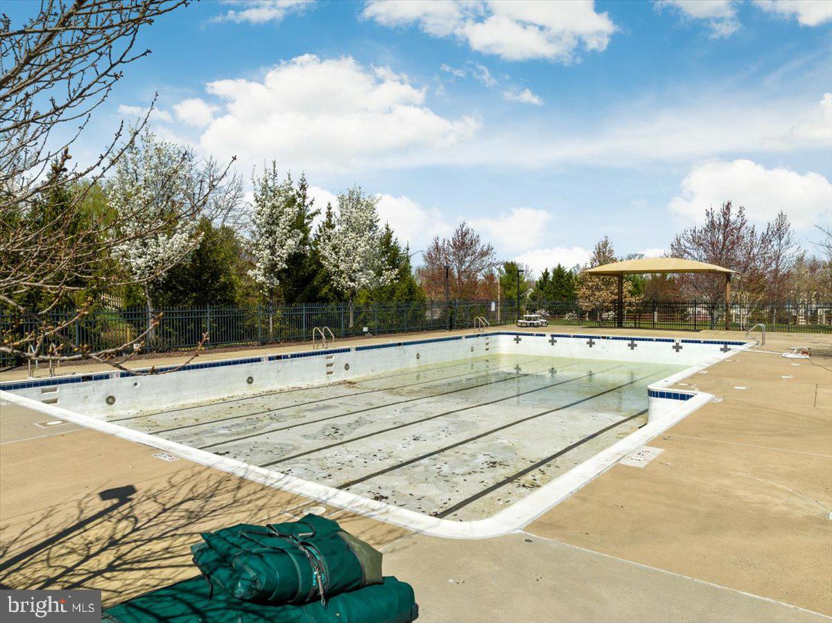 1202 Cambria Ter NE