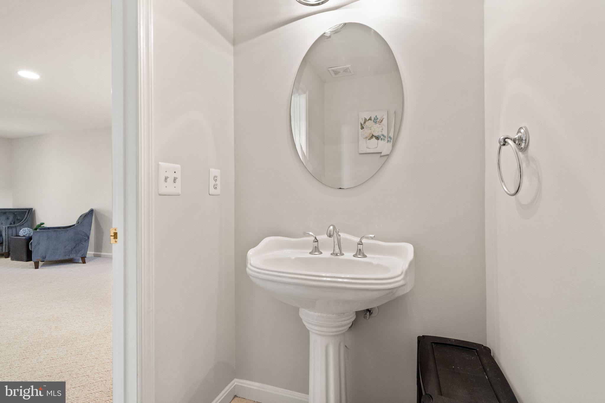 1202 Cambria Ter NE