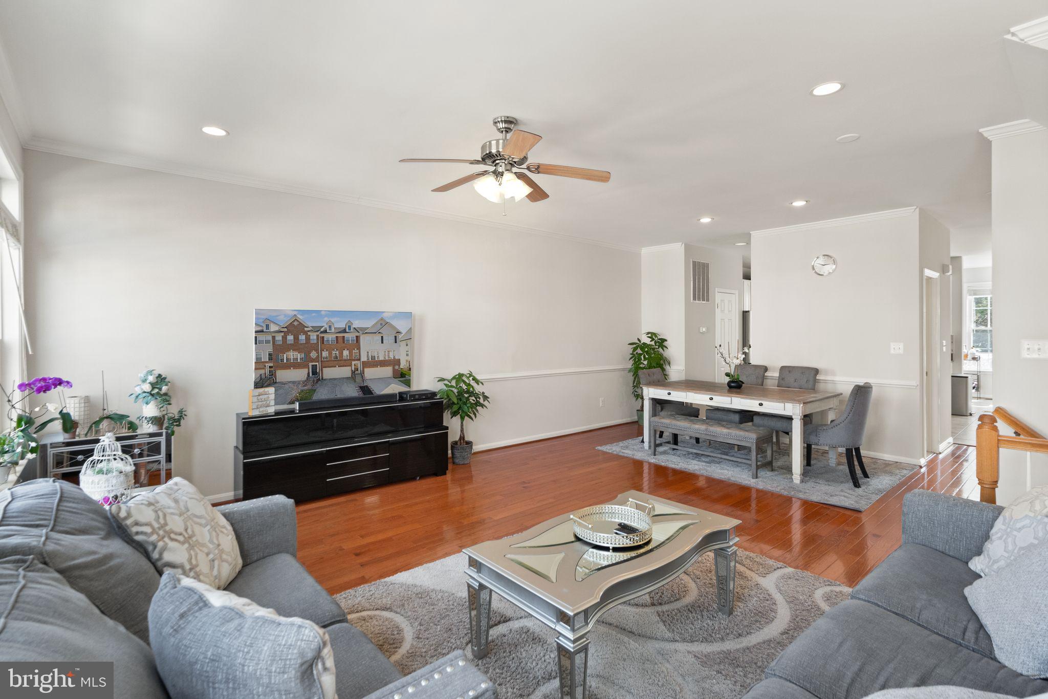 1202 Cambria Ter NE
