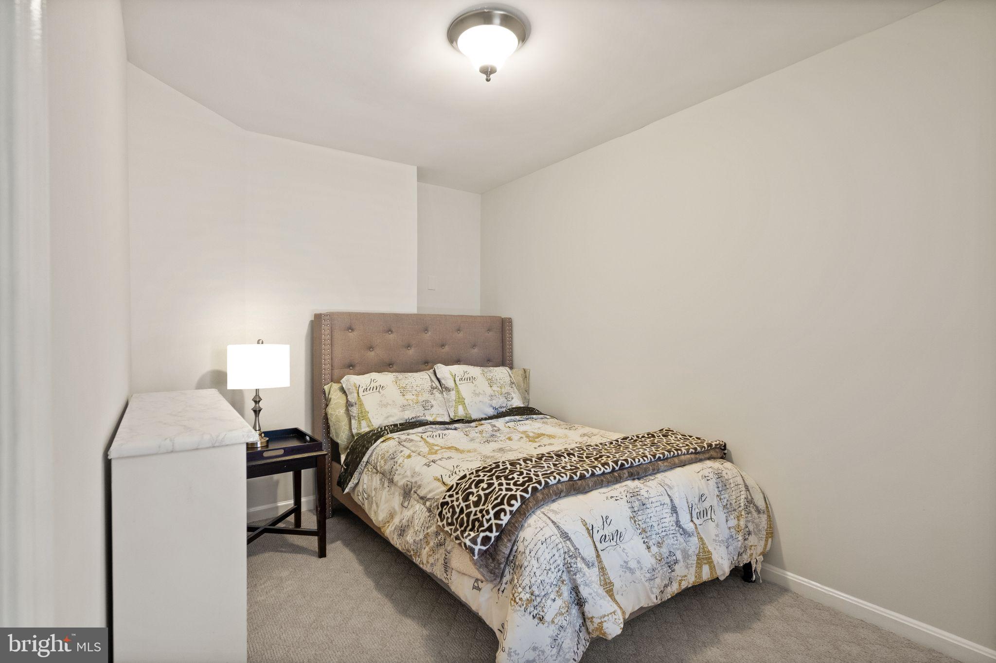 1202 Cambria Ter NE