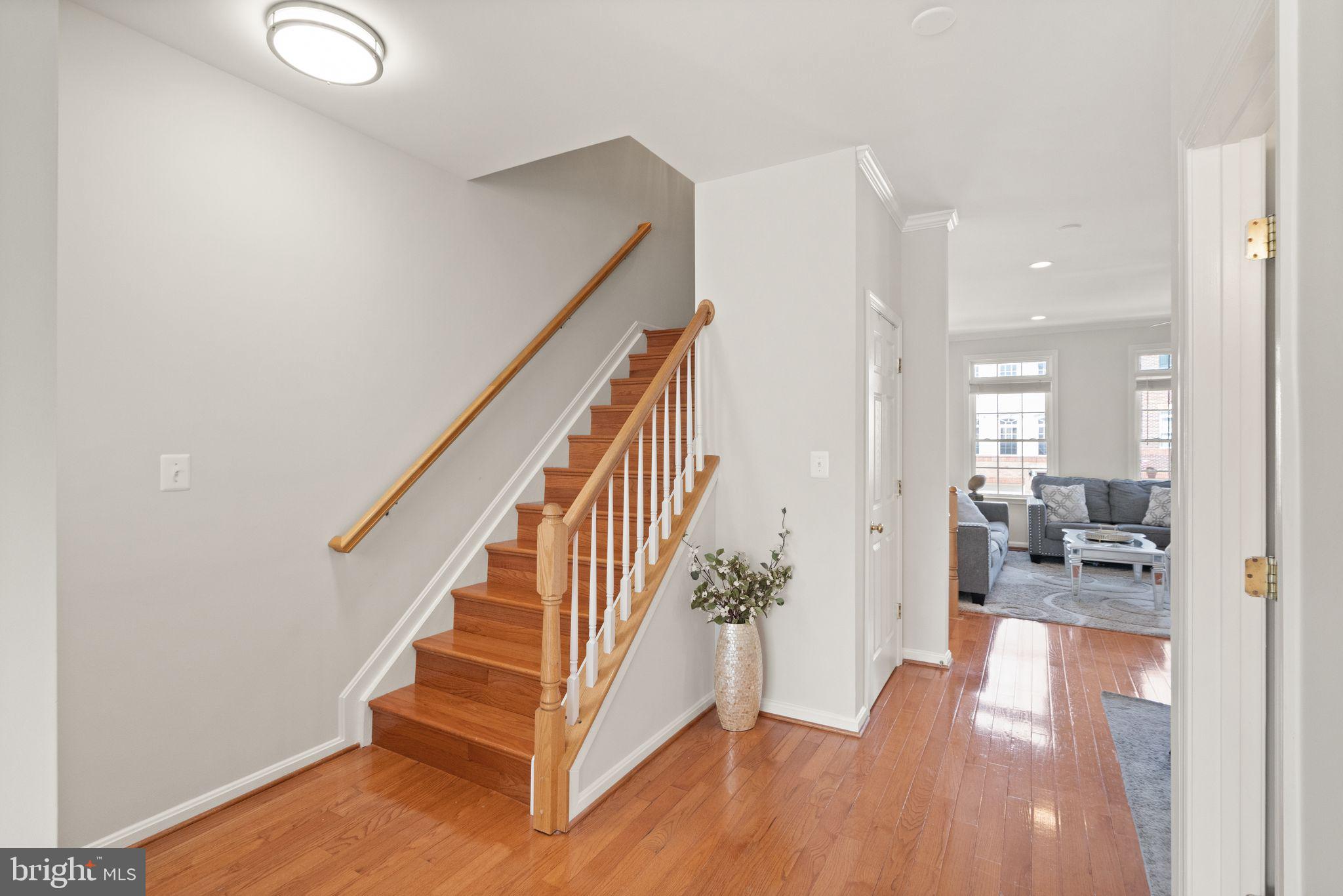 1202 Cambria Ter NE