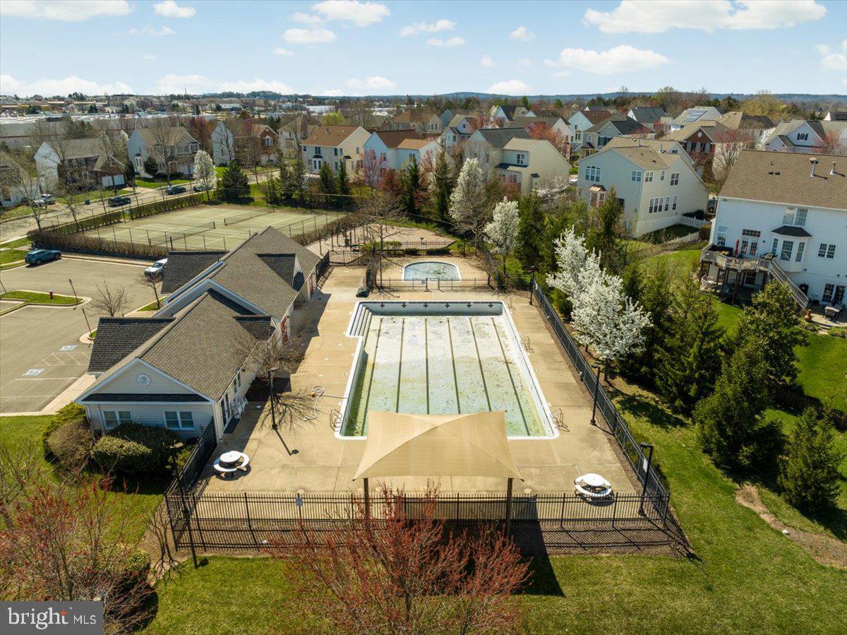 1202 Cambria Ter NE