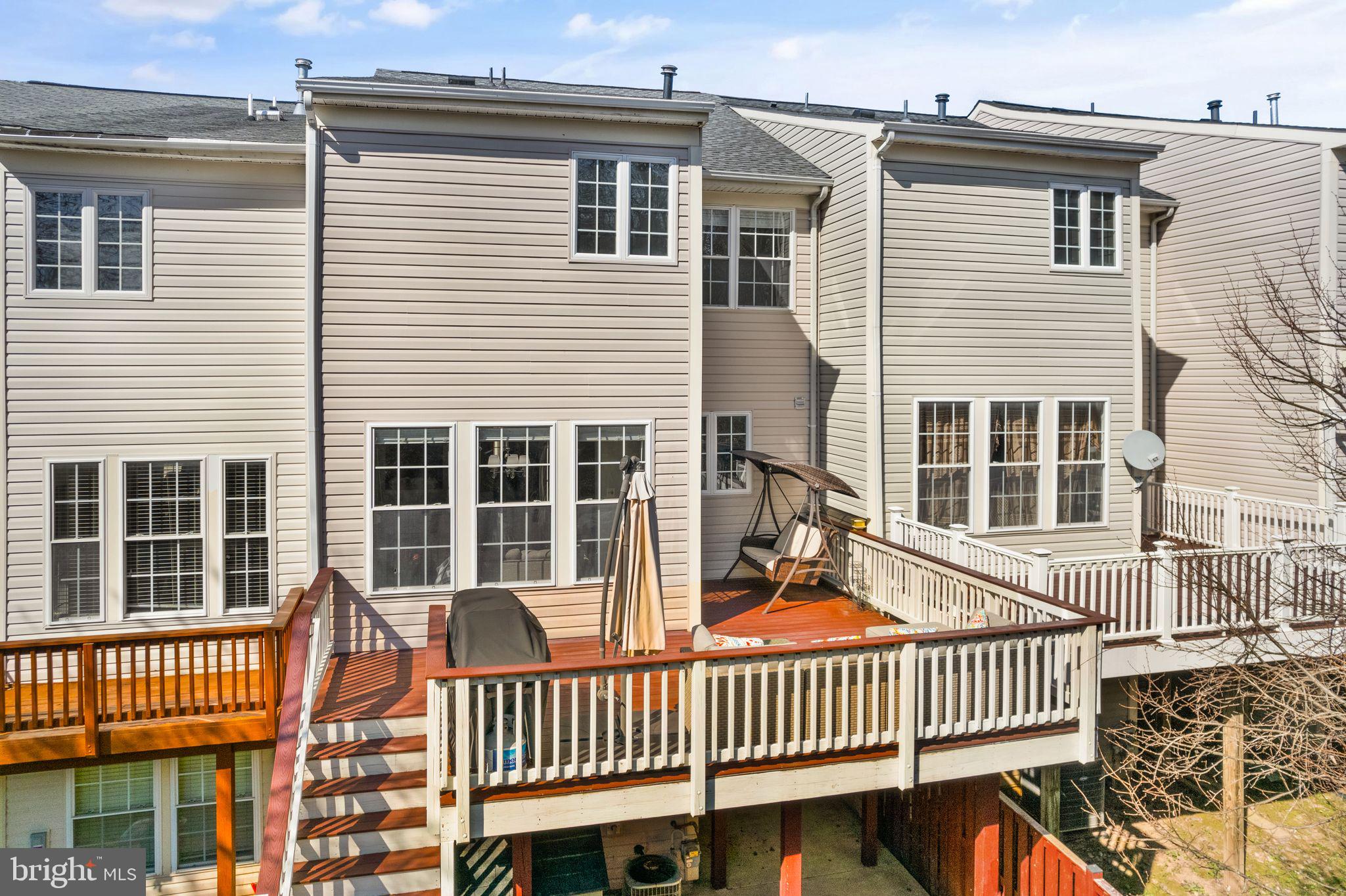 1202 Cambria Ter NE
