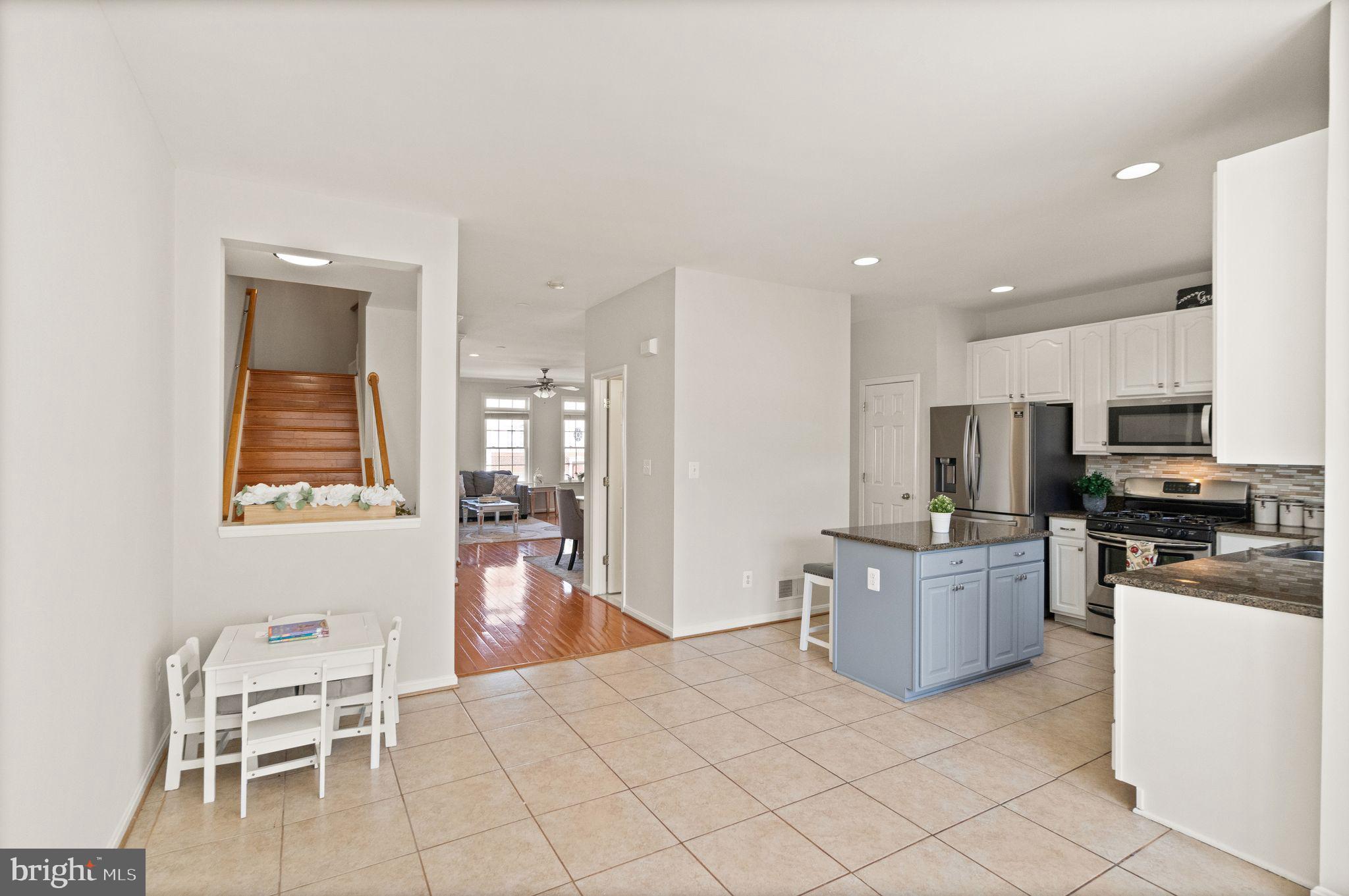 1202 Cambria Ter NE