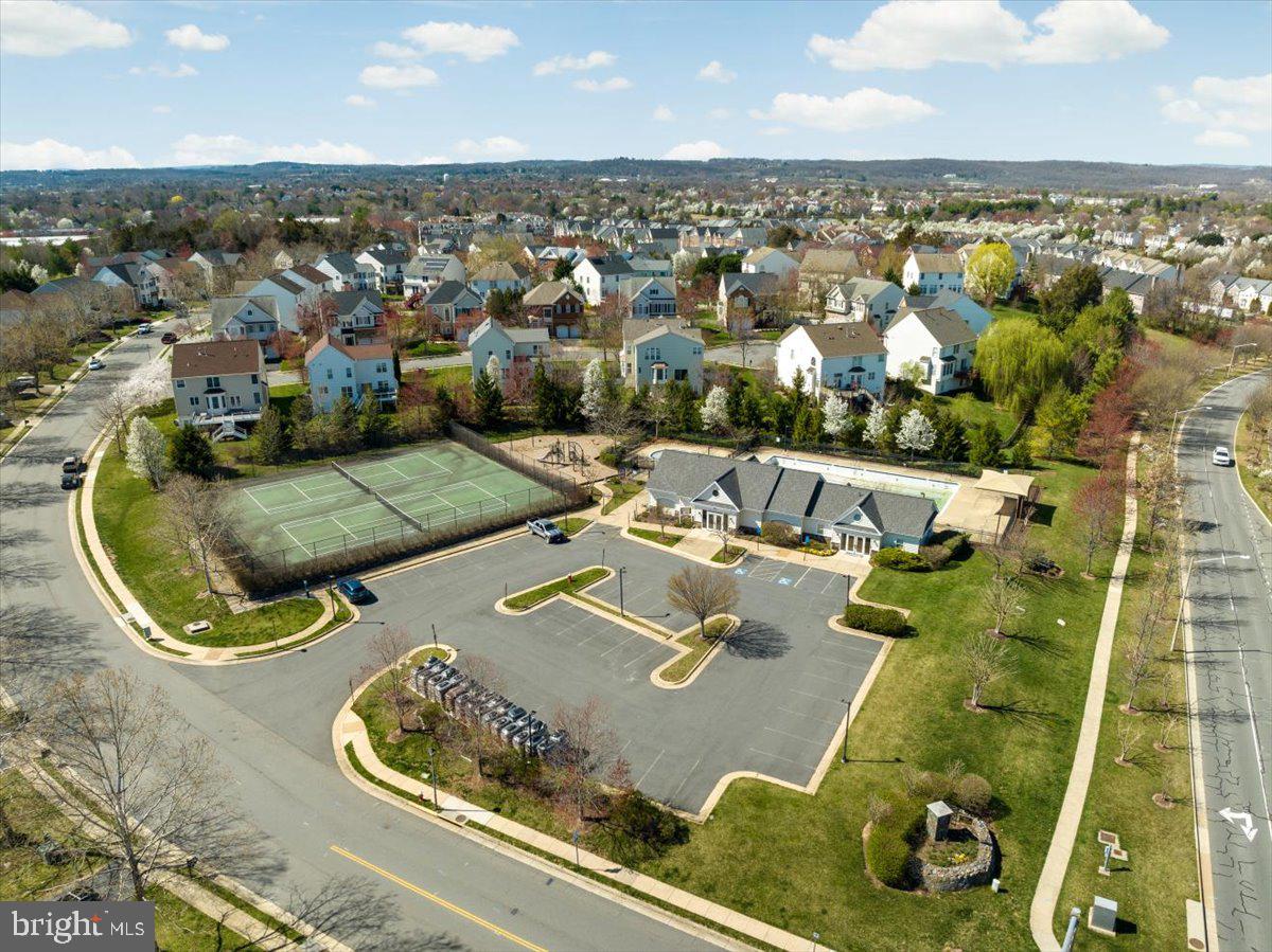 1202 Cambria Ter NE