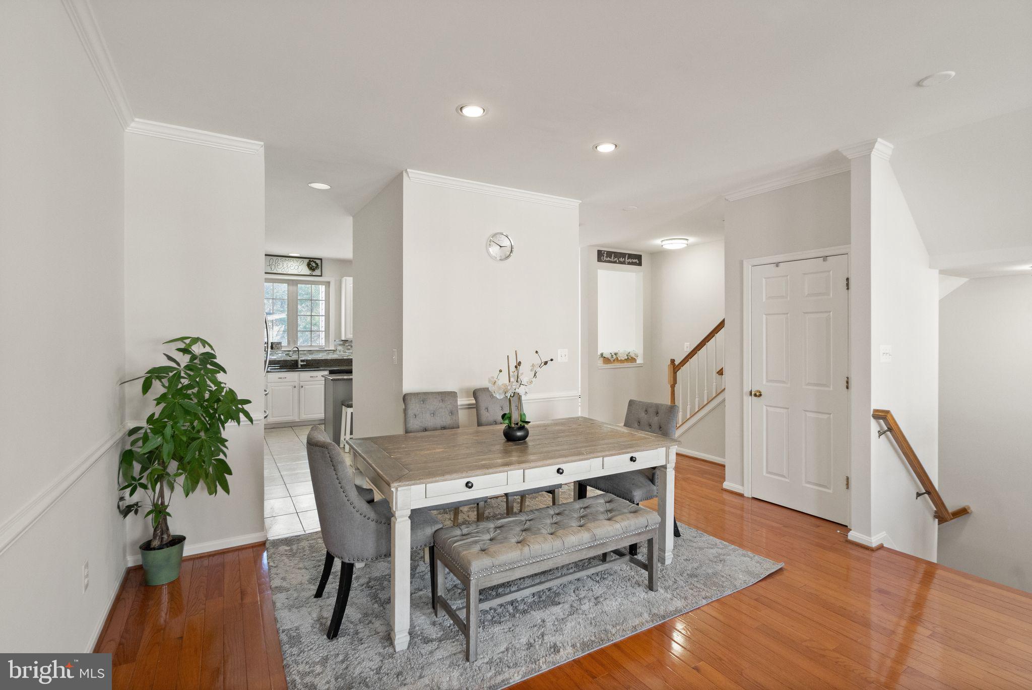 1202 Cambria Ter NE