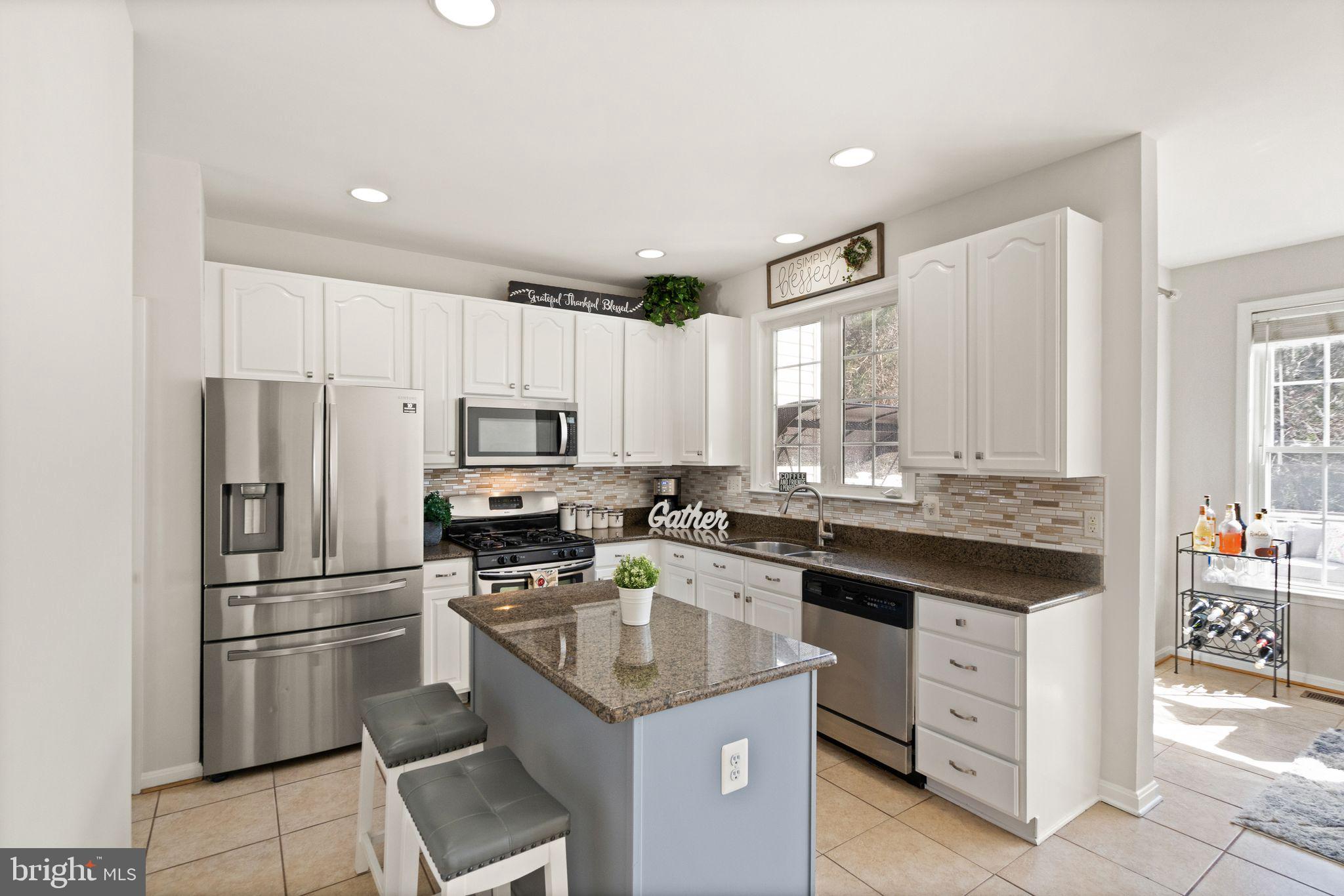 1202 Cambria Ter NE