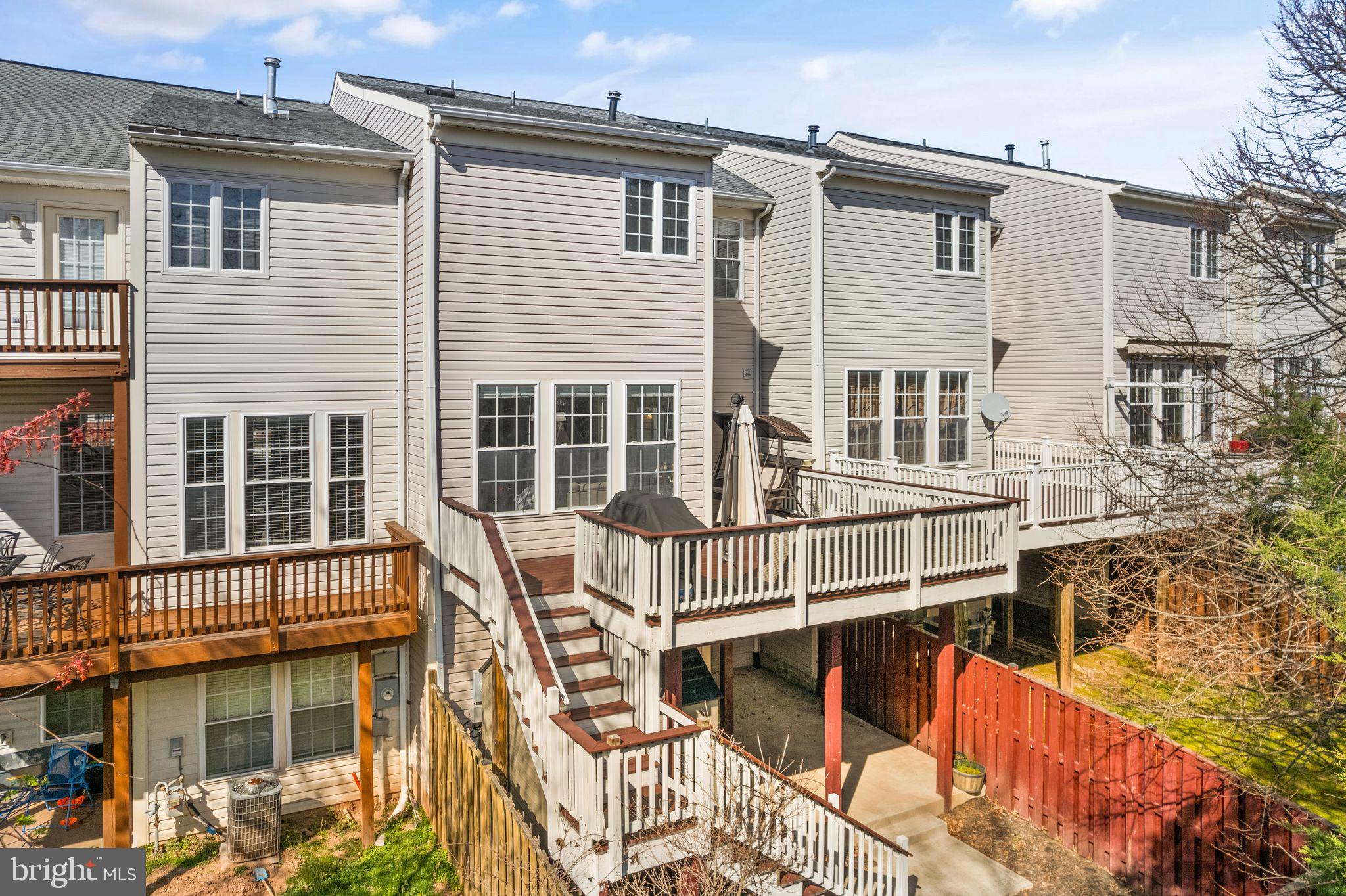 1202 Cambria Ter NE