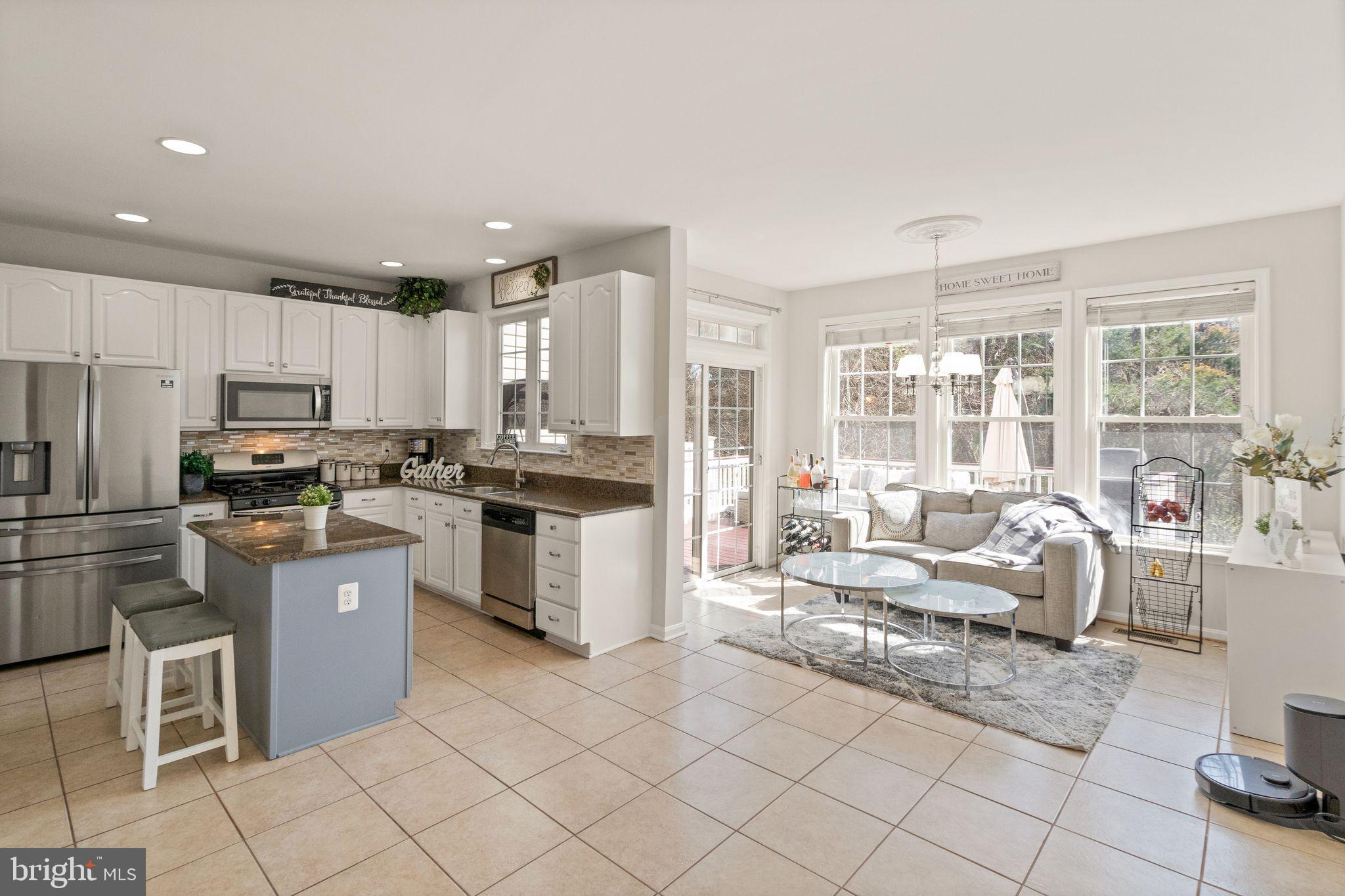 1202 Cambria Ter NE