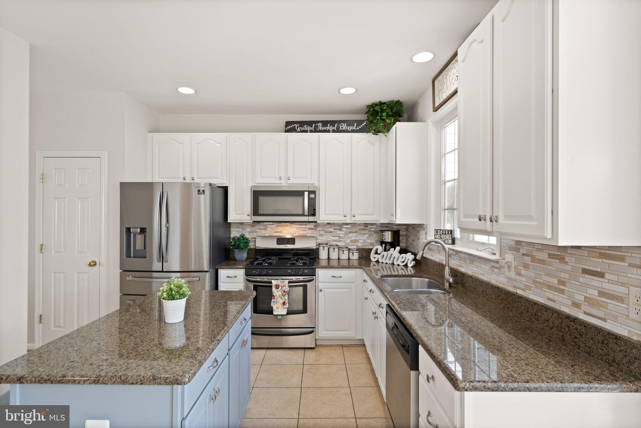 1202 Cambria Ter NE