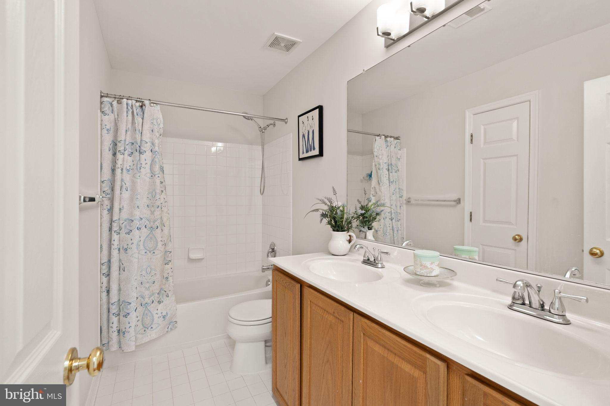 1202 Cambria Ter NE