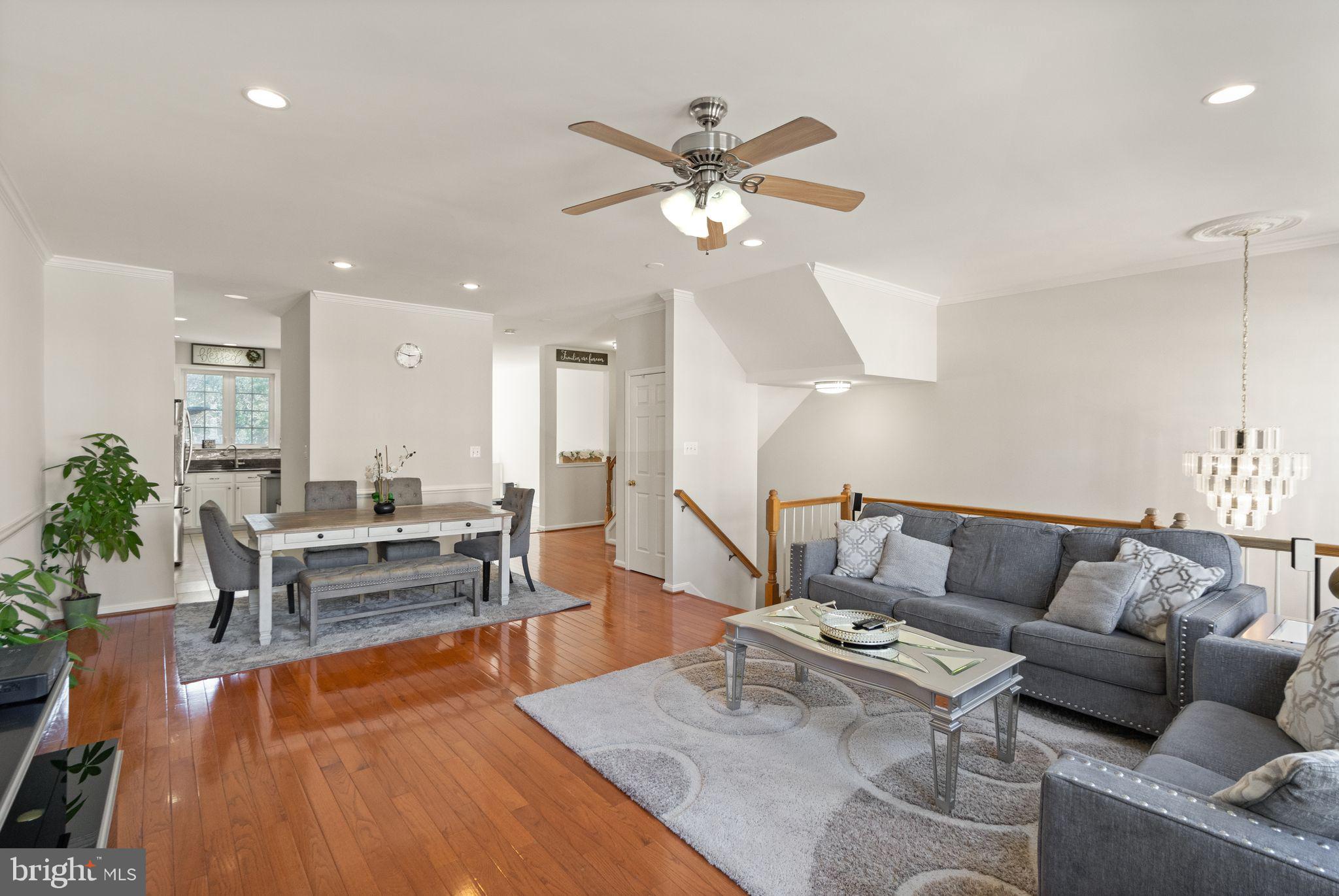 1202 Cambria Ter NE