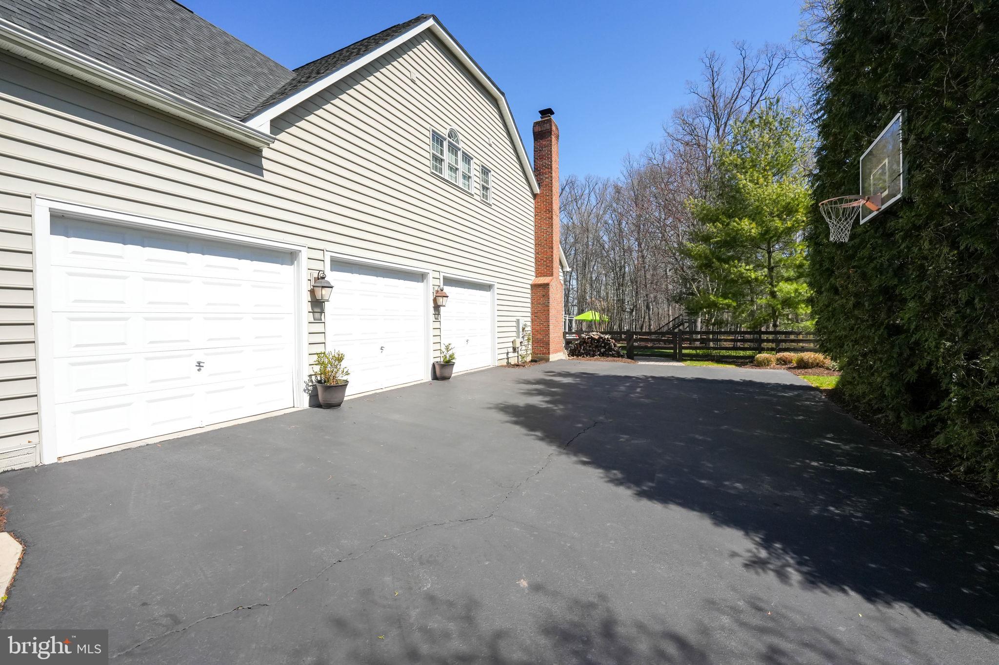 24276 Longshadow Ln