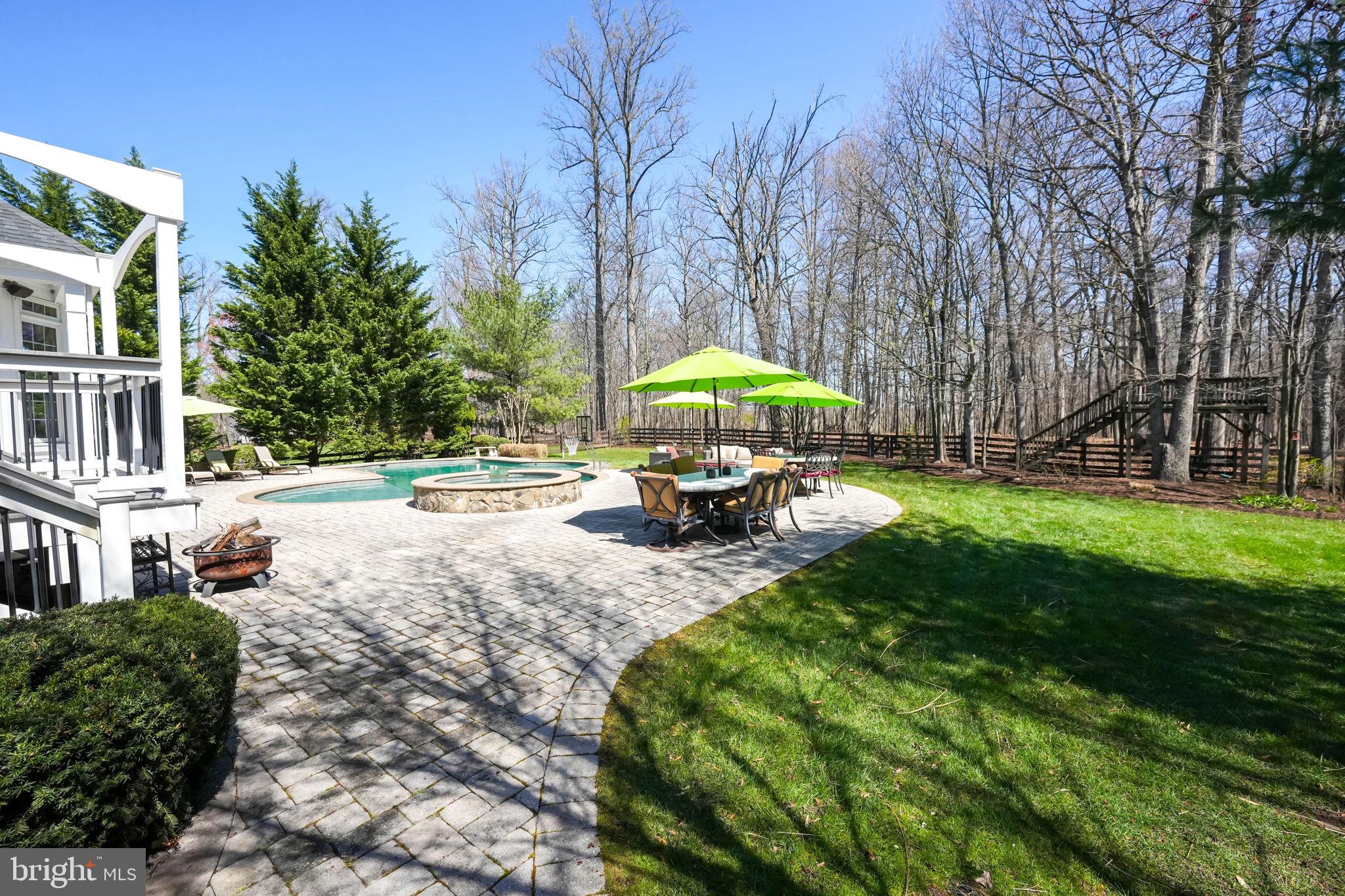 24276 Longshadow Ln