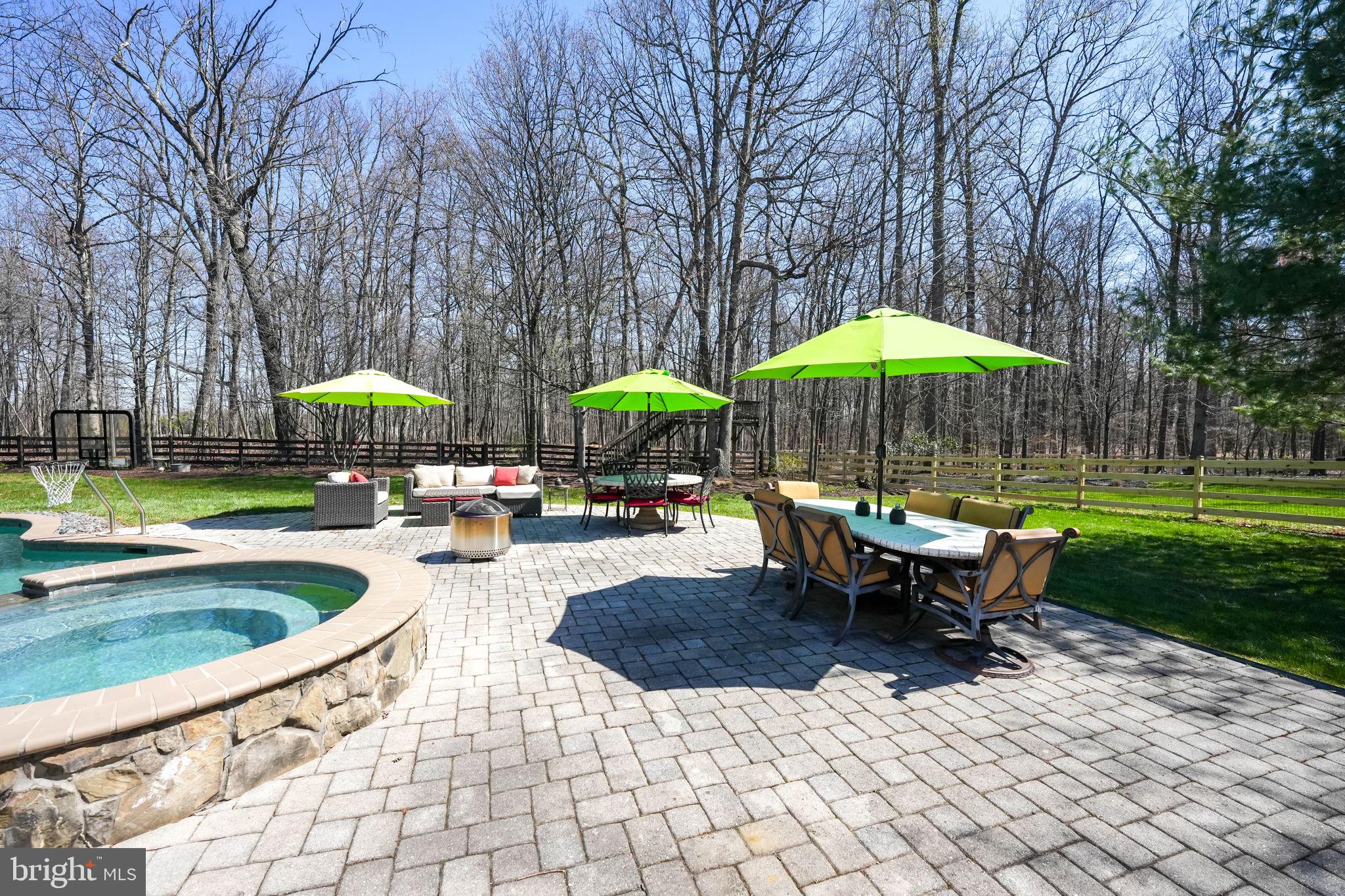 24276 Longshadow Ln