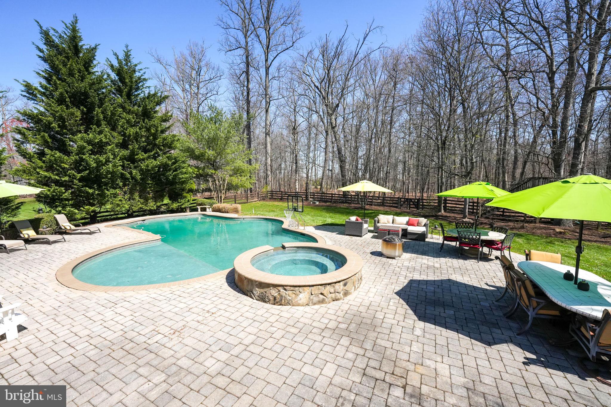 24276 Longshadow Ln