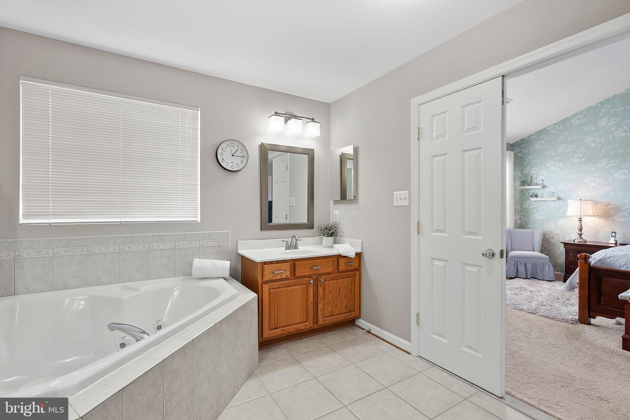 818 Ferndale Ter NE