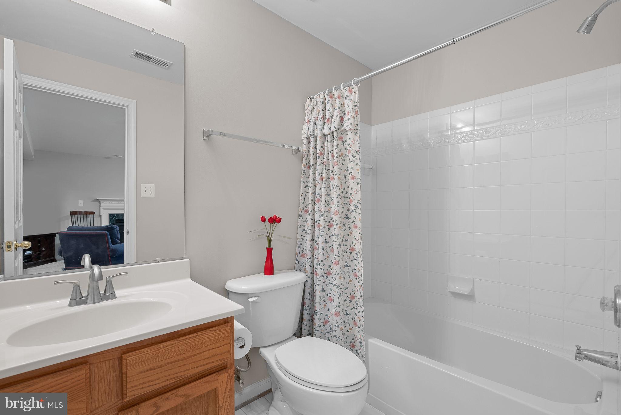 818 Ferndale Ter NE