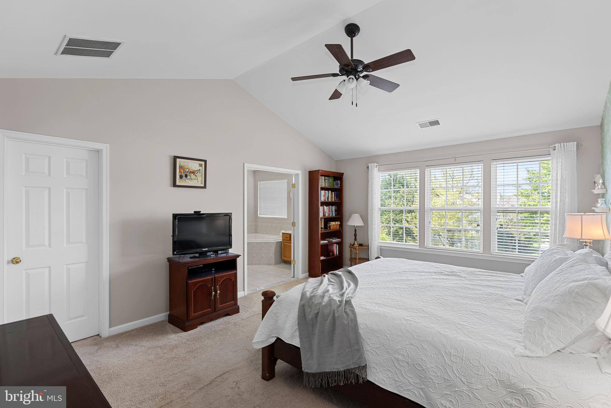 818 Ferndale Ter NE