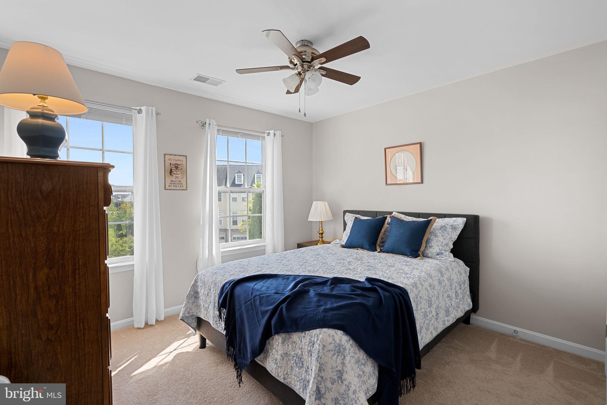 818 Ferndale Ter NE
