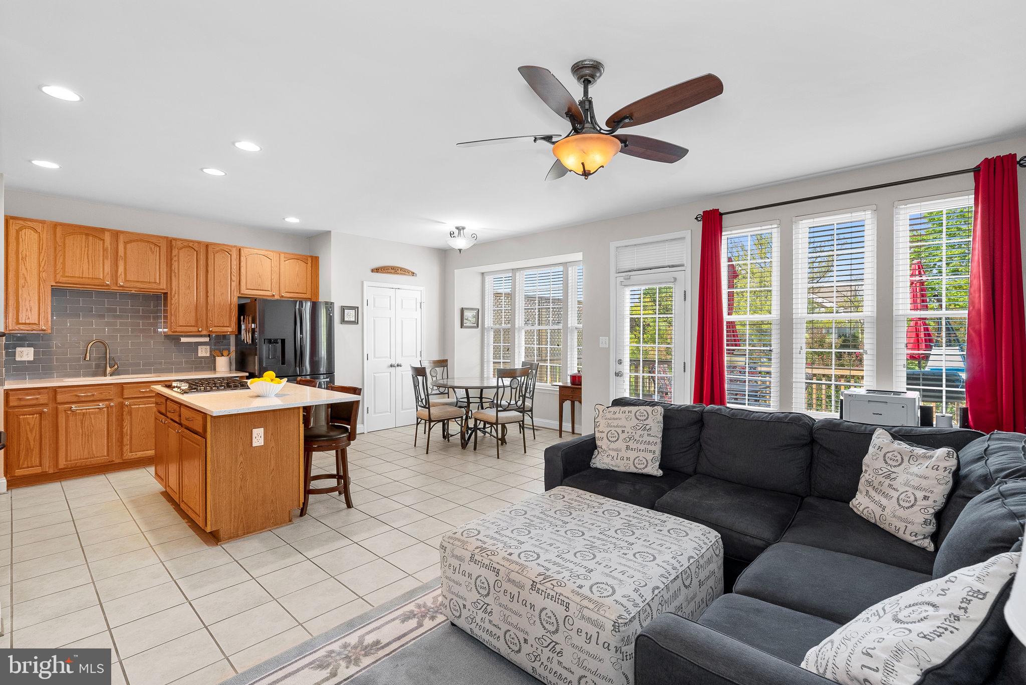 818 Ferndale Ter NE