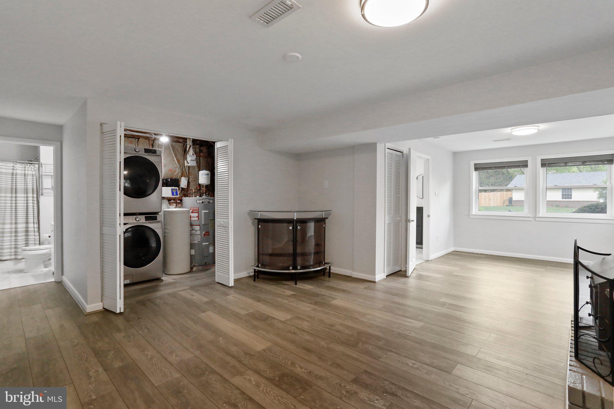 800 E Dickenson Ct