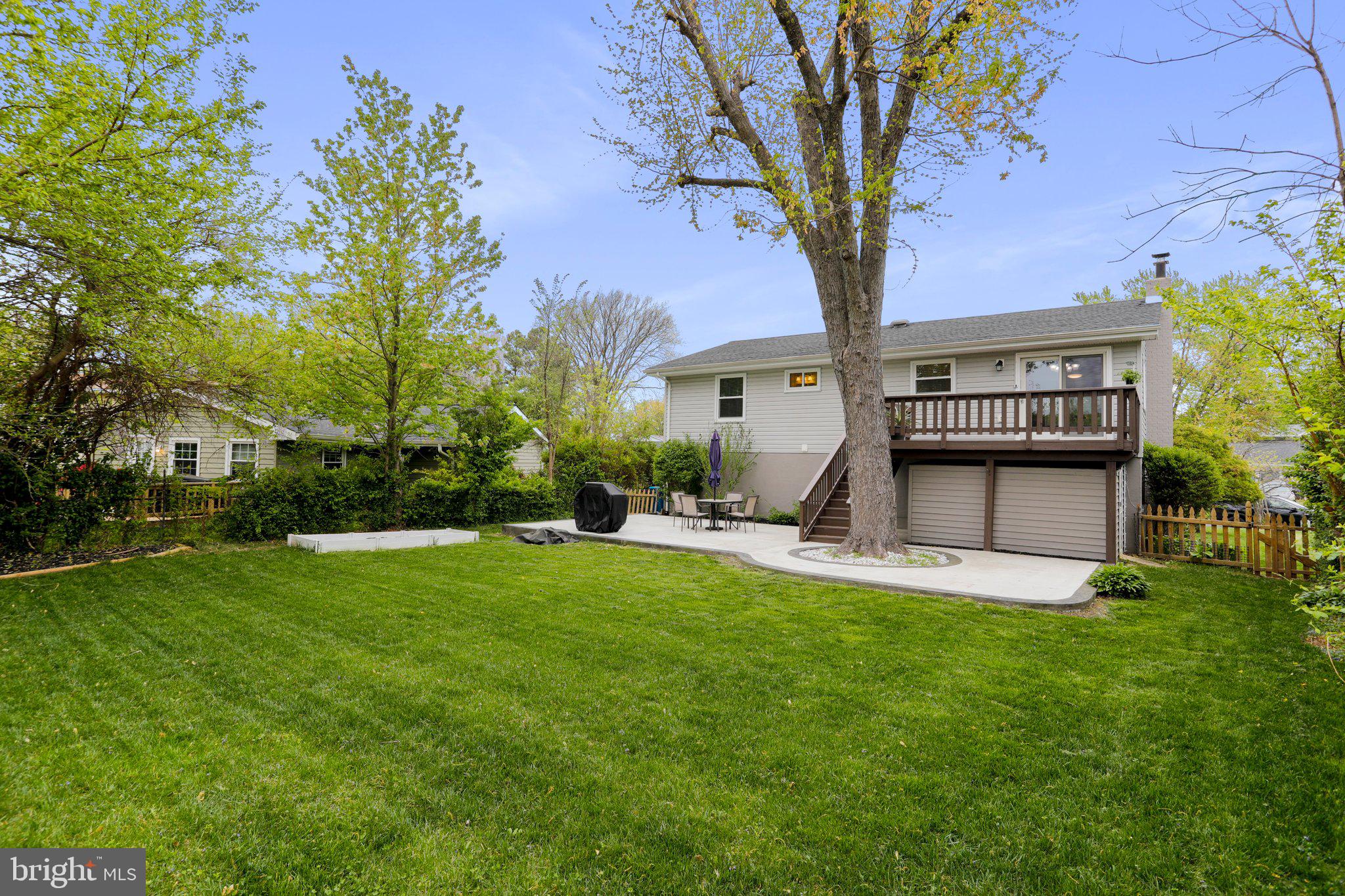 800 E Dickenson Ct