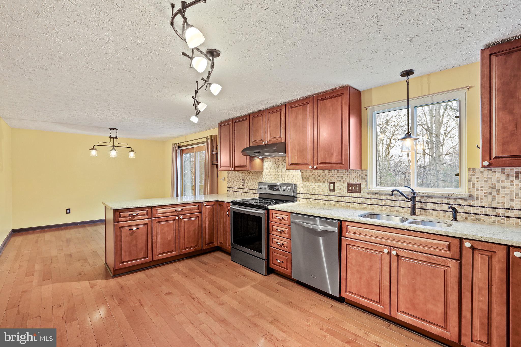 230 Silverleaf Dr