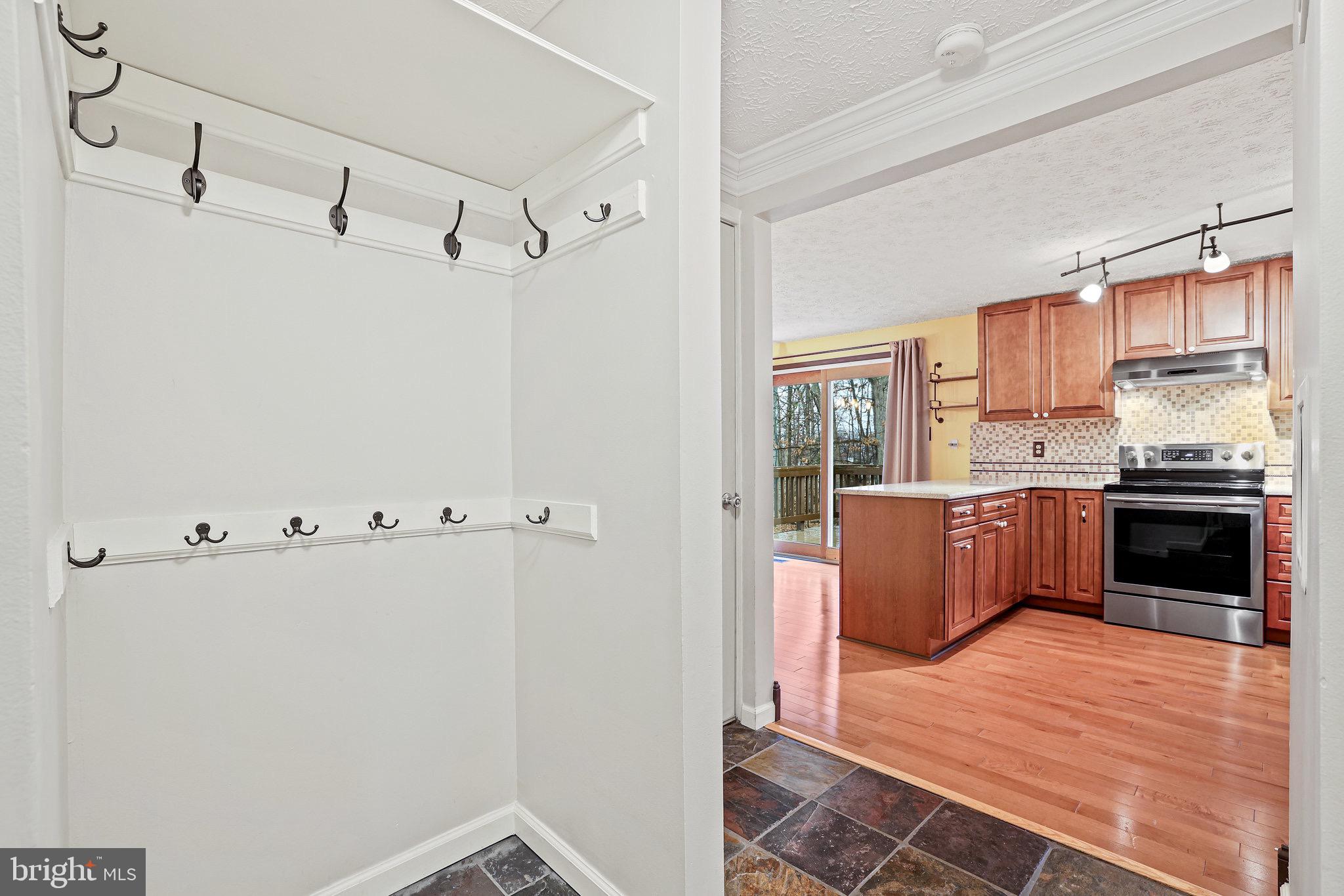 230 Silverleaf Dr