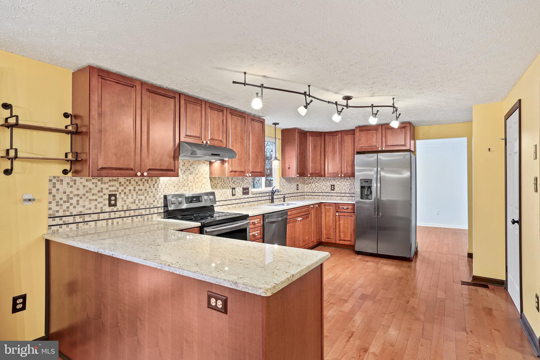 230 Silverleaf Dr