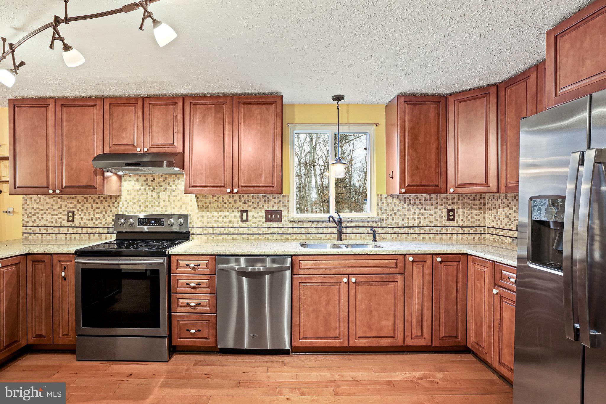 230 Silverleaf Dr