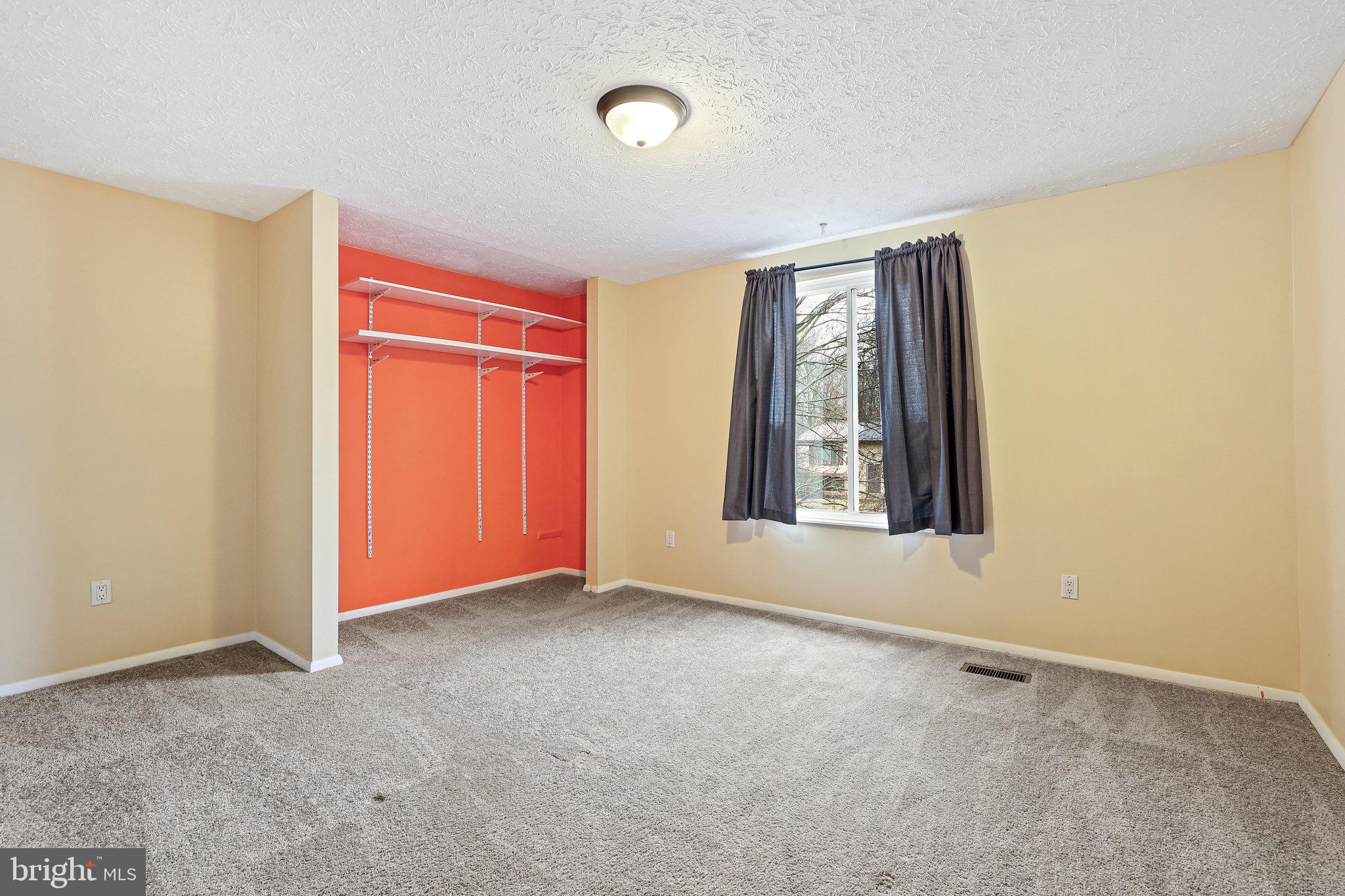230 Silverleaf Dr