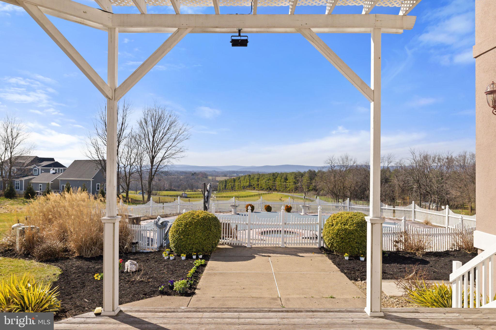 15929 Bridlepath Ln