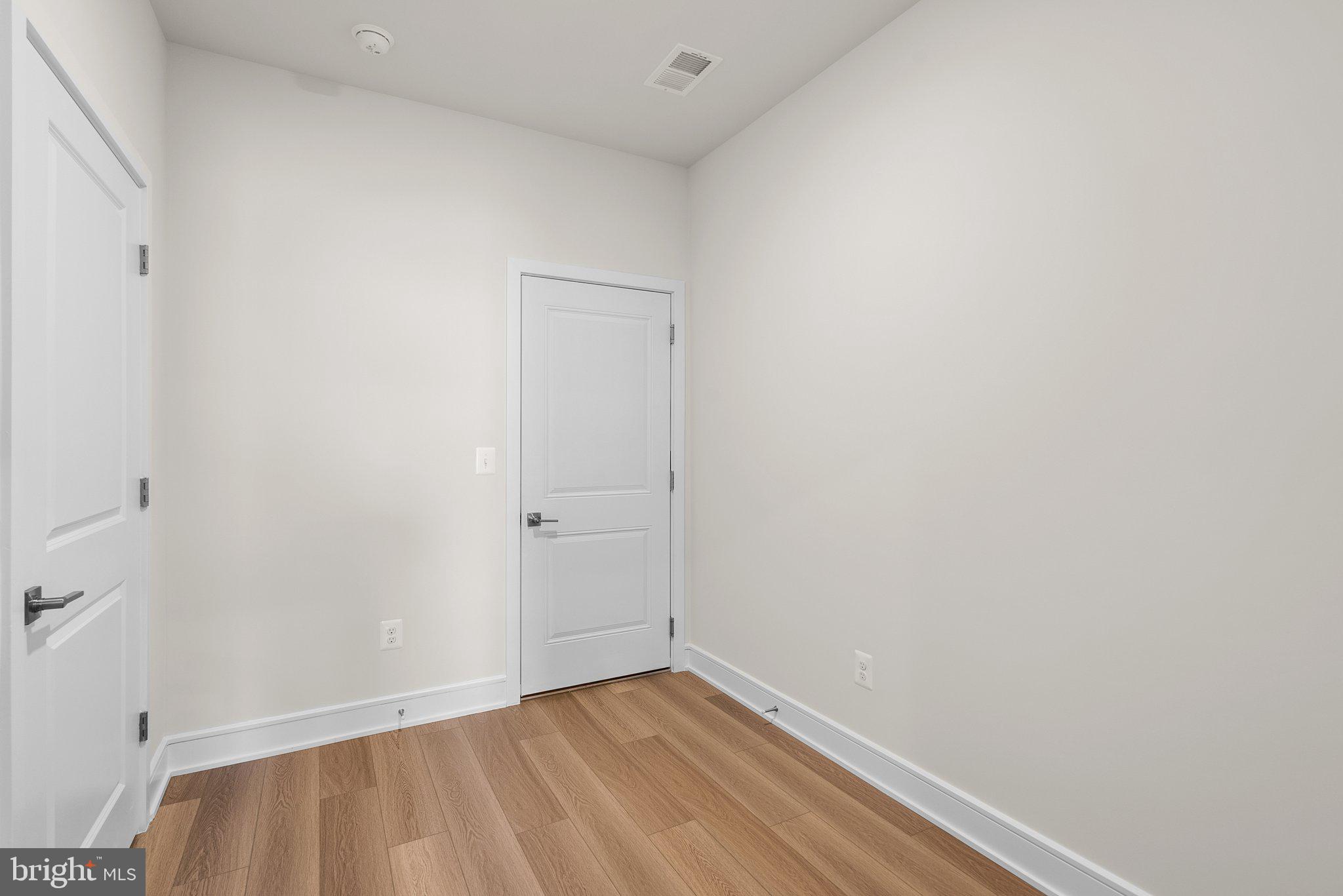 43406 Farringdon Sq