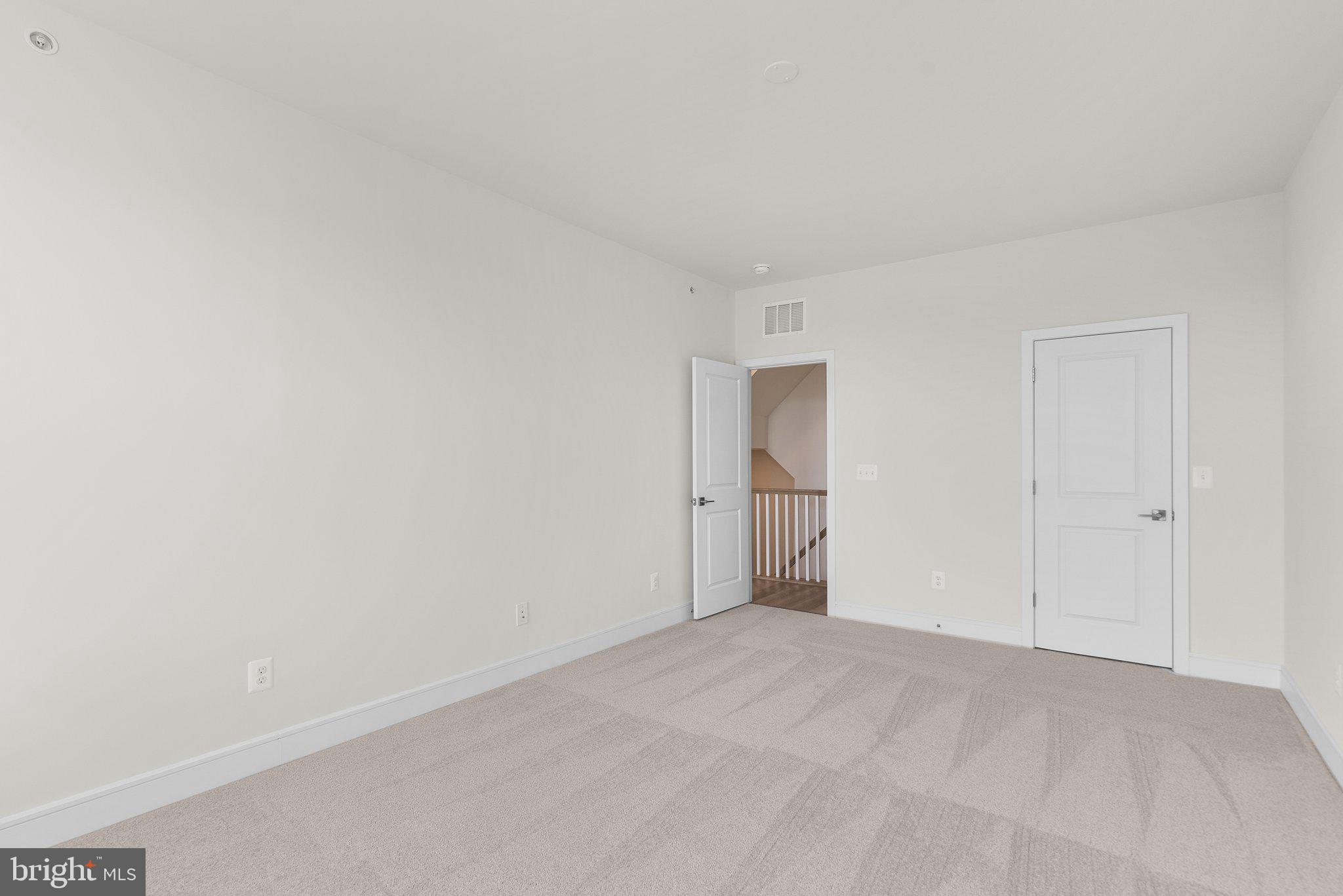 43406 Farringdon Sq