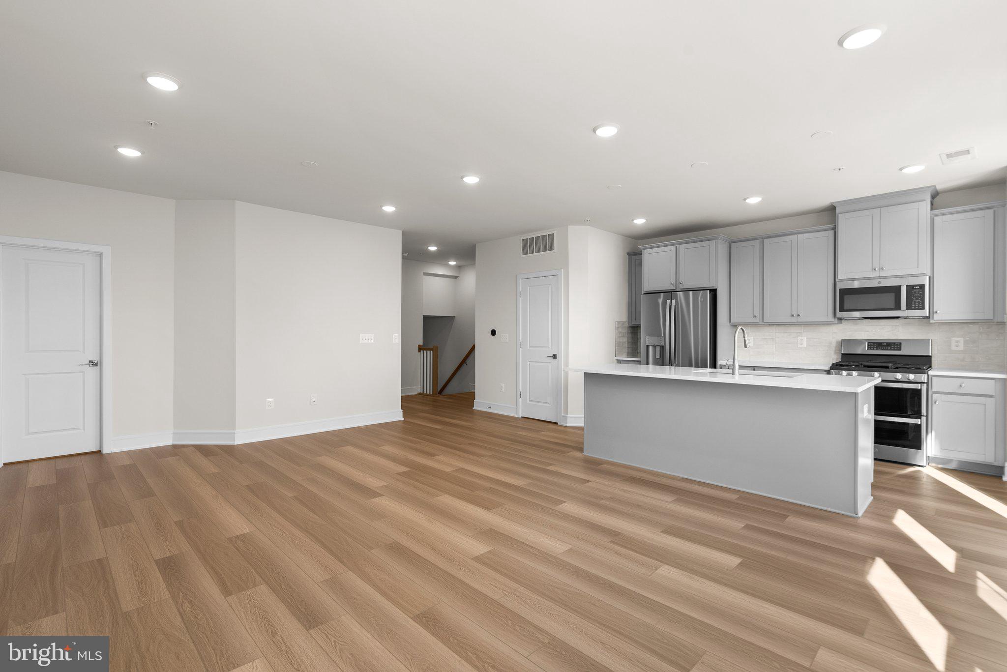43406 Farringdon Sq