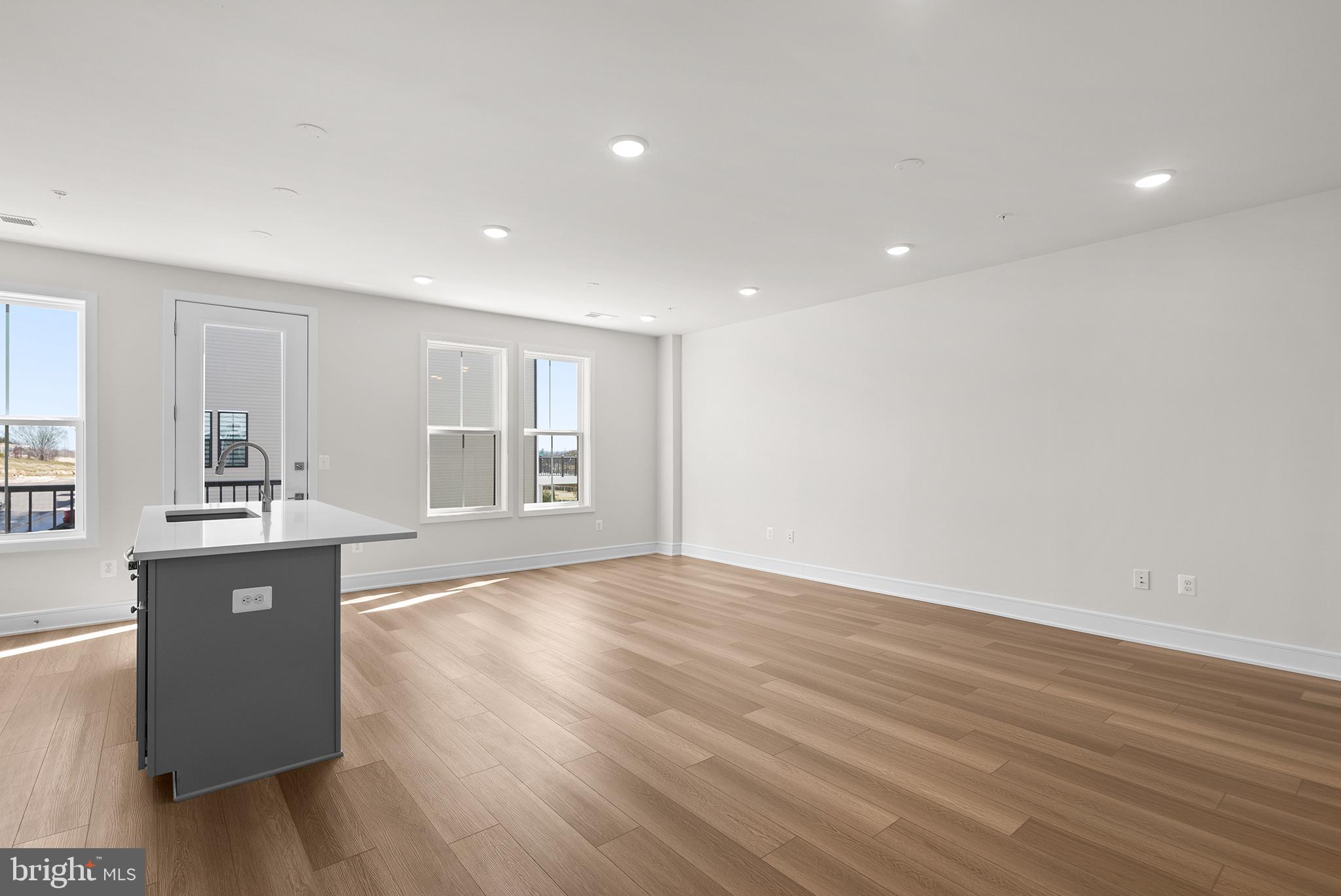 43406 Farringdon Sq