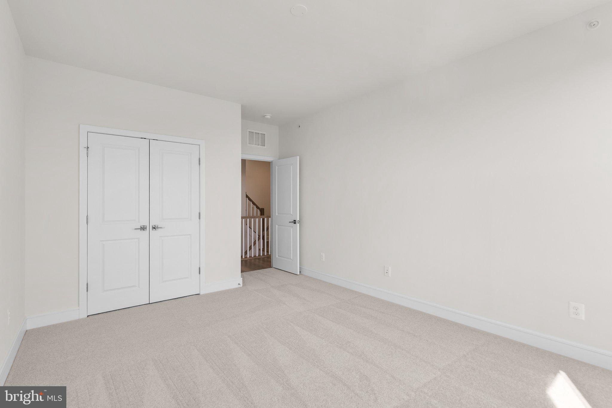 43406 Farringdon Sq