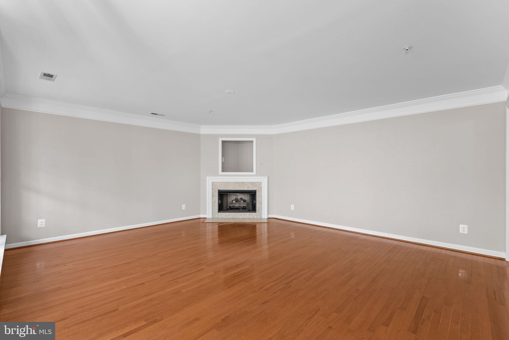 46934 Courtyard Sq #303