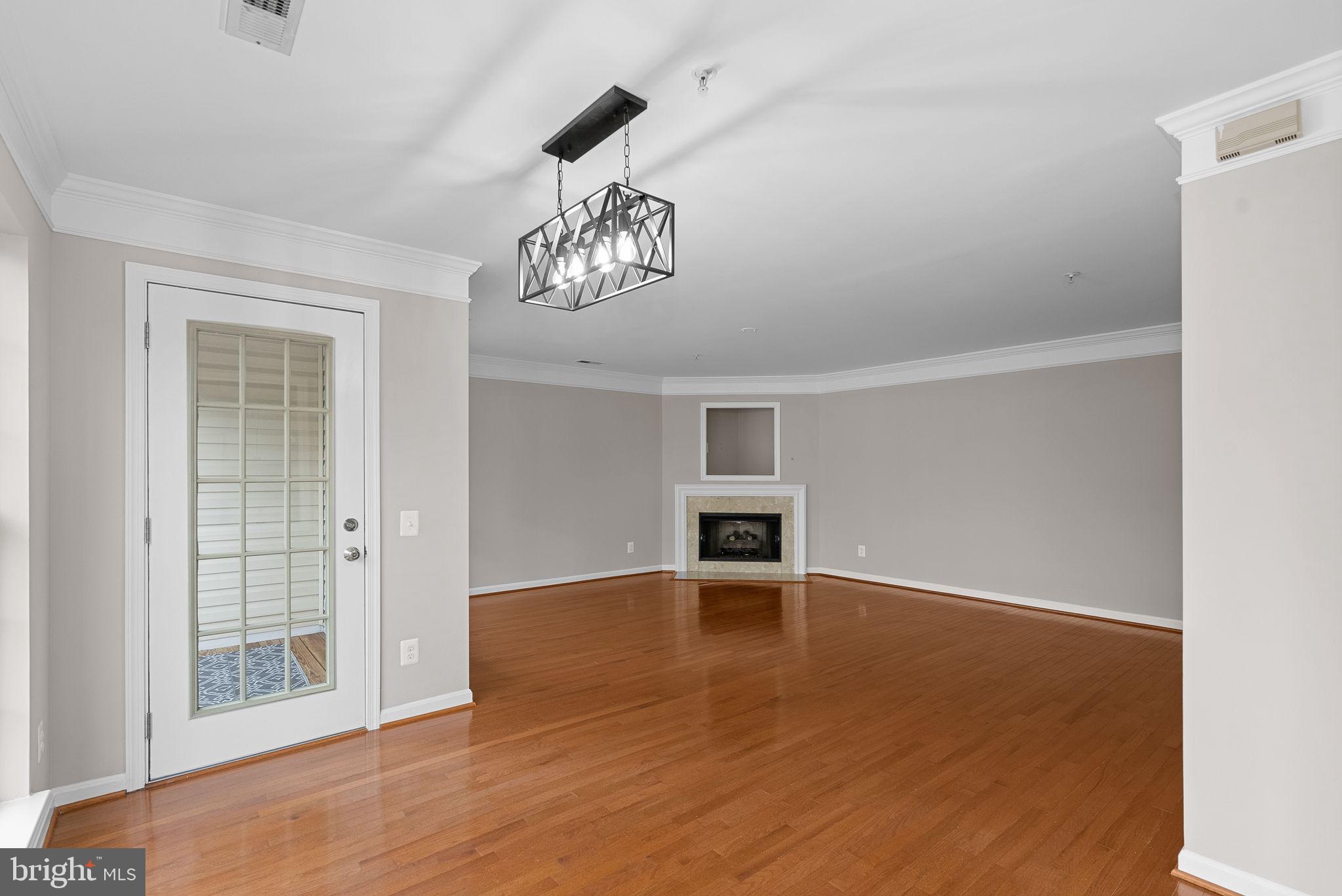 46934 Courtyard Sq #303