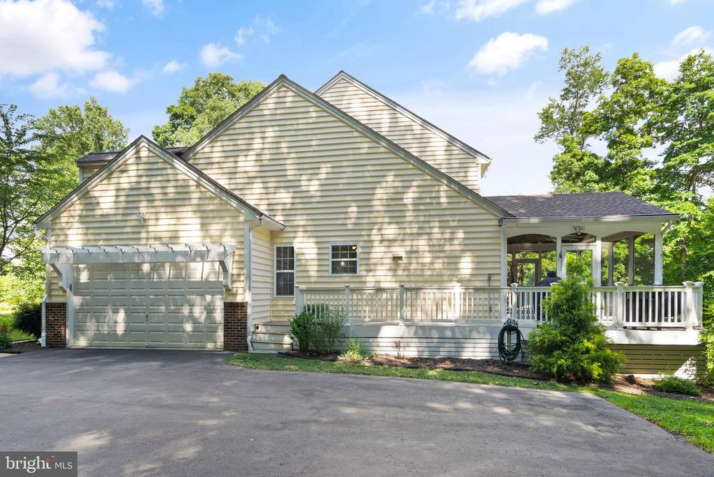 37123 Walnut Ridge Pl