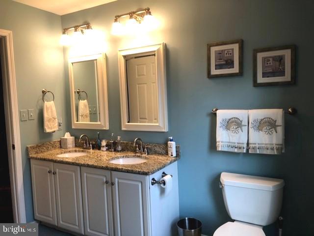 811 W Country Club Dr