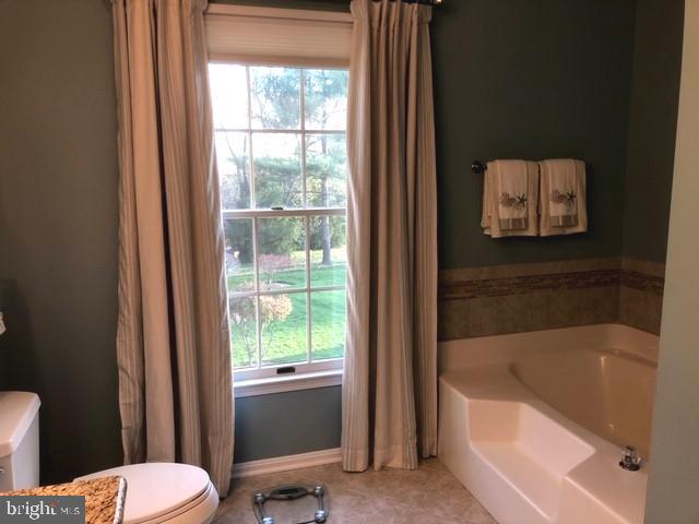 811 W Country Club Dr