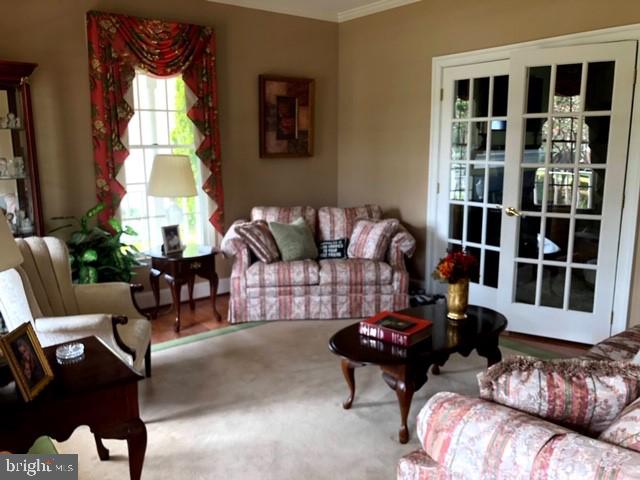 811 W Country Club Dr