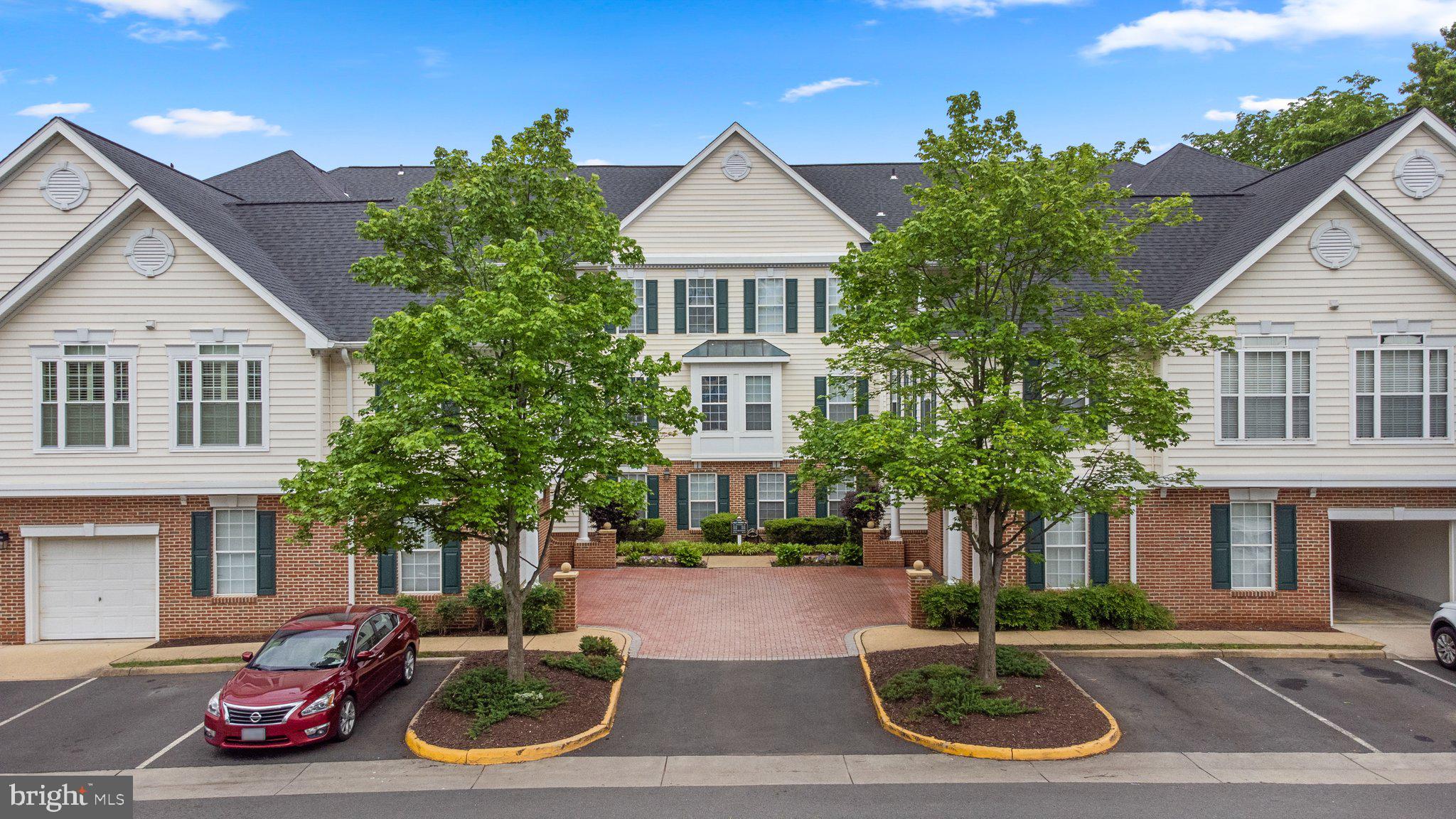 25260 Lake Shore Sq #101