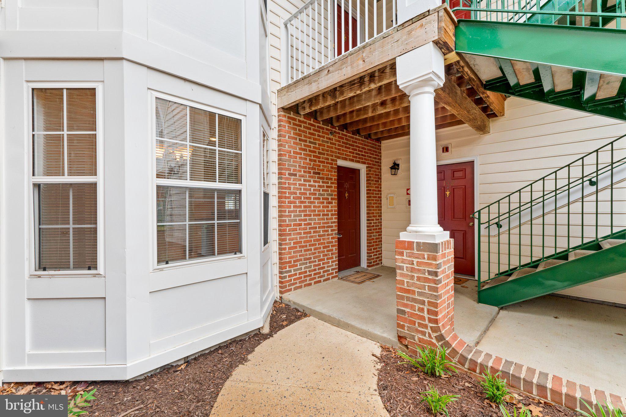 25260 Lake Shore Sq #101